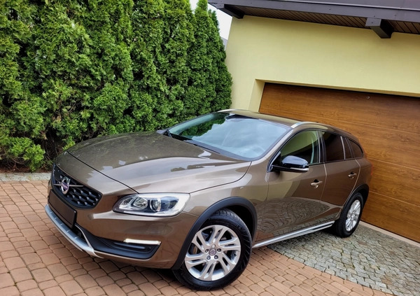 Volvo V60 Cross Country cena 59000 przebieg: 184000, rok produkcji 2016 z Opoczno małe 436